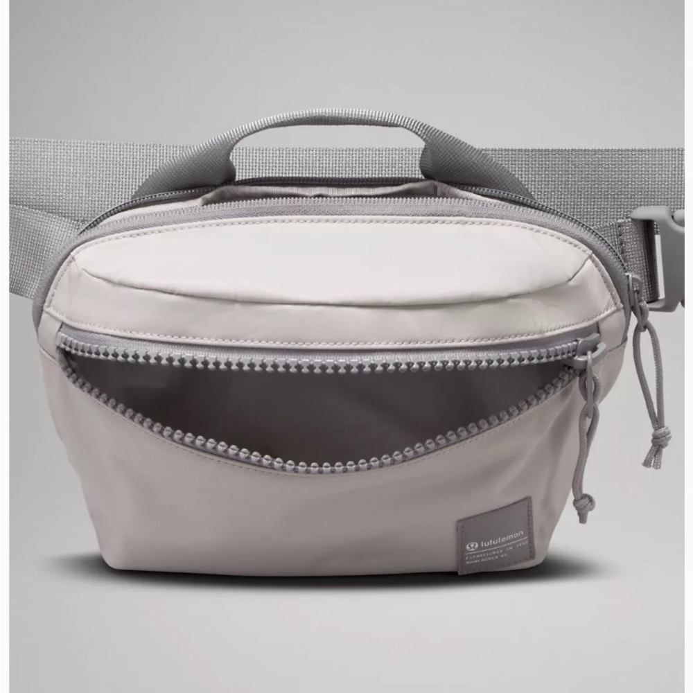 BRAND NEW LULULEMON BAG! NWT. SMOKE FREE HOME! - Picture 4 of 4
